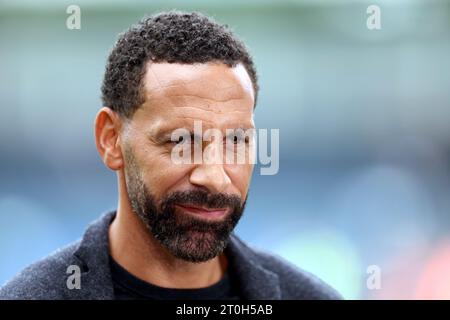 L'ex giocatore del Manchester United e dell'Inghilterra, Rio Ferdinand, presenta per TNT Sports prima della partita di Premier League a Kenilworth Road, Luton. Data immagine: Sabato 7 ottobre 2023. Foto Stock