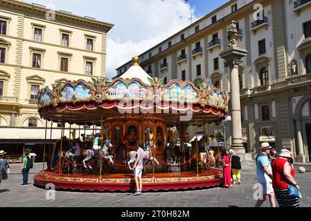 Firenze, Italia. 17 settembre 2023. Piazza della Repubblica nel centro di Firenze. Foto di alta qualità Foto Stock