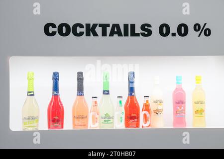 Eroeffnung Lebensmittel- und Ernaehrungsmesse ANUGA 2023 Trend auf der Ernaehrungsmittelmesse ANUGA 2023 sind alkoholfreie Getraenke wie cocktails und Wein auf der Lebensmittelmesse ANUGA 2023 in der Koelnmesse , Koeln, 07.10.2023 Koeln Nordrhein-Westfalen Deutschland *** apertura della fiera alimentare ANUGA 2023 tendenza alla fiera alimentare ANUGA 2023 sono bevande analcoliche come cocktail e vino alla fiera alimentare ANUGA 2023 a Koelnmesse , Colonia, 07 10 2023 Colonia Renania settentrionale Vestfalia Germania Foto Stock