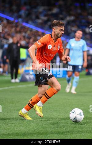 7 ottobre 2023; Allianz Stadium, Sydney, NSW, Australia: Australia Cup Final Football, Sydney FC contro Brisbane Roar; Nikola Mileusnic di Brisbane Roar corre con la palla Foto Stock