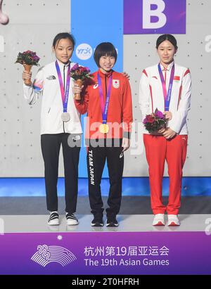 Shaoxing, provincia cinese di Zhejiang. 7 ottobre 2023. Le medaglie partecipano alla cerimonia della medaglia per il Women's Boulder & Lead of Sports Climbing ai 19th Asian Games a Shaoxing, nella provincia dello Zhejiang, nella Cina orientale, il 7 ottobre 2023. Crediti: Weng Xinyang/Xinhua/Alamy Live News Foto Stock