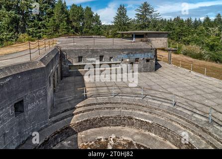 Posizione della pistola a Battery Russell Remains, costruita nel 1904, Fort Stevens State Historical Site, Oregon, USA Foto Stock