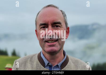 Hubert Aiwanger, geboren am 26. Gennaio 1971 a Ergoldsbach, ist ein deutscher Politiker der Partei Freie Wähler. Seit novembre 2018 ist er stellvertretender bayerischer Ministerpräsident sowie bayerischer Wirtschaftsminister. Er ist Bundes- und bayerischer Landesvorsitzender der Freien Wähler und War von 2008 bis 2018 deren Fraktionsvorsitzender im Bayerischen Landtag. Sein Wahlkreis ist Niederbayern, Sein Stimmkreis Landshut *** Hubert Aiwanger, nato il 26 gennaio 1971 a Ergoldsbach, è un politico tedesco del partito dei liberi elettori dal novembre 2018, è vice ministro bavarese presi Foto Stock