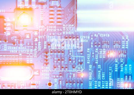 Sfondo, un chip con luci accese Foto Stock