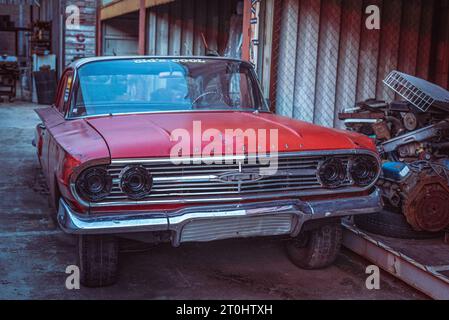 Bangkok, Thailandia - 6 agosto 2023: 60 Chevrolet Impala, vista frontale. Foto Stock