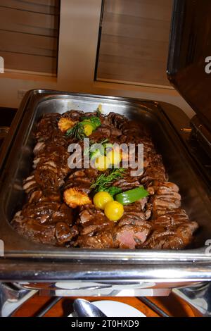 Manzo arrosto con salsa di peperoni e pasta di peperoncino dolce con salsa al peperoncino nel ristorante dello sri lanka Foto Stock