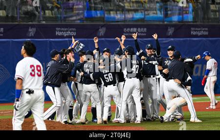 Shaoxing, provincia cinese di Zhejiang. 7 ottobre 2023. I giocatori della Corea del Sud festeggiano dopo la partita di baseball con la medaglia d'oro maschile ai diciannovesimi Giochi asiatici a Shaoxing, nella provincia dello Zhejiang, nella Cina orientale, il 7 ottobre 2023. Crediti: Yang Guanyu/Xinhua/Alamy Live News Foto Stock