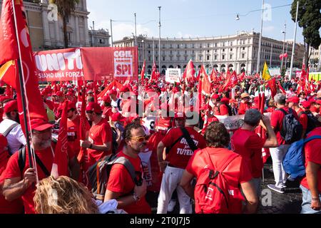 Roma, RM, Italia. 7 ottobre 2023. 100.000 lavoratori si sono riuniti a Roma per sostenere i loro diritti e protestare contro il governo. (Immagine di credito: © Marco di Gianvito/ZUMA Press Wire) SOLO USO EDITORIALE! Non per USO commerciale! Foto Stock