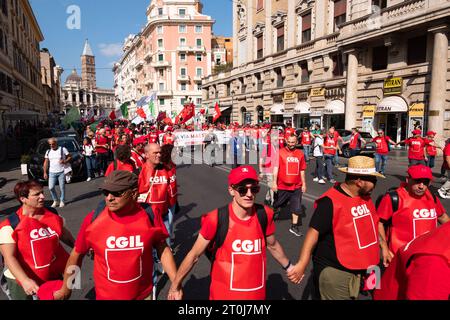 Roma, RM, Italia. 7 ottobre 2023. 100.000 lavoratori si sono riuniti a Roma per sostenere i loro diritti e protestare contro il governo. (Immagine di credito: © Marco di Gianvito/ZUMA Press Wire) SOLO USO EDITORIALE! Non per USO commerciale! Foto Stock