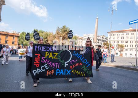 Roma, RM, Italia. 7 ottobre 2023. 100.000 lavoratori si sono riuniti a Roma per sostenere i loro diritti e protestare contro il governo. (Immagine di credito: © Marco di Gianvito/ZUMA Press Wire) SOLO USO EDITORIALE! Non per USO commerciale! Foto Stock