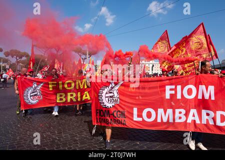 Roma, RM, Italia. 7 ottobre 2023. 100.000 lavoratori si sono riuniti a Roma per sostenere i loro diritti e protestare contro il governo. (Immagine di credito: © Marco di Gianvito/ZUMA Press Wire) SOLO USO EDITORIALE! Non per USO commerciale! Foto Stock