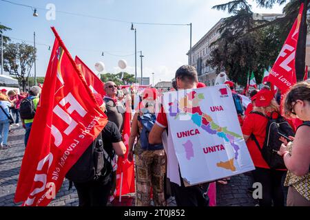 Roma, RM, Italia. 7 ottobre 2023. 100.000 lavoratori si sono riuniti a Roma per sostenere i loro diritti e protestare contro il governo. (Immagine di credito: © Marco di Gianvito/ZUMA Press Wire) SOLO USO EDITORIALE! Non per USO commerciale! Foto Stock