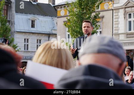BIELSKO-BIALA, POLONIA - 7 OTTOBRE 2023: Sindaco di Varsavia, Rafal Trzaskowski, durante la campagna per la Coalizione Civica, elezioni parlamentari polacche. Foto Stock