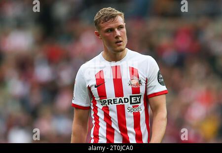 Daniel Ballard di Sunderland durante la partita del campionato Sky Bet tra Sunderland e Middlesbrough allo Stadio di Light, Sunderland, sabato 7 ottobre 2023. (Foto: Michael driver | mi News) crediti: MI News & Sport /Alamy Live News Foto Stock