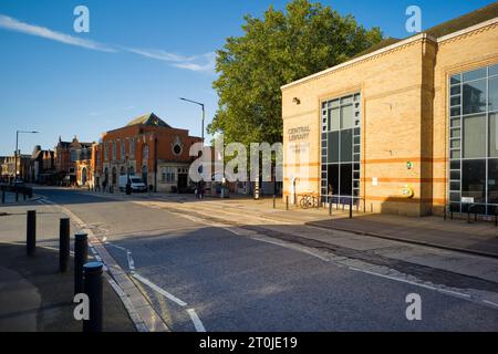 Guardando Broadway a Peterborough Foto Stock