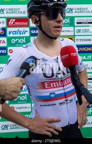 Como, Italia. 7 ottobre 2023. Pogacar Tadej (SLO) dell'UAE Team EMIRATES durante il giro di Lombardia 2023, gara di Street Cycling a Como, Italia, 07 ottobre 2023 crediti: Independent Photo Agency/Alamy Live News Foto Stock