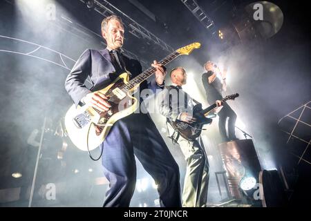 Oslo, Norvegia. 6 ottobre 2023. La rock band norvegese Kaizers Orchestra esegue un concerto dal vivo al Sentrum Scene di Oslo. Qui il chitarrista Geir Zahl è visto dal vivo sul palco. (Foto: Gonzales Photo/Alamy Live News Foto Stock