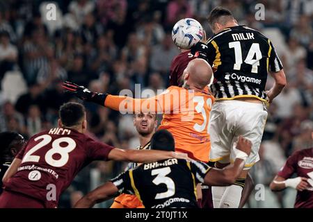 Torino, Italia. 7 ottobre 2023. Arkadiusz Milik della Juventus FC segna il gol del 2-0 durante la partita di serie A tra Juventus FC e Torino FC allo stadio Juventus di Torino (Italia), 6 ottobre 2023. Crediti: Insidefoto di andrea staccioli/Alamy Live News Foto Stock