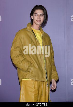 Seoul, Corea del Sud. 6 ottobre 2023. L'attore e cantante thailandese Vachirawit Chivaaree, partecipa a una chiamata fotografica per il BURBERRY Rose Pop-Up Store Event a Seoul, Corea del Sud, il 6 ottobre 2023. (Foto di: Lee Young-ho/Sipa USA) credito: SIPA USA/Alamy Live News Foto Stock