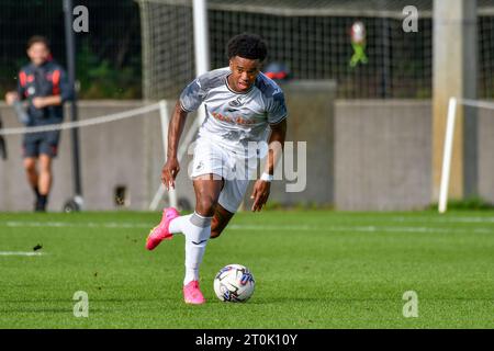 Swansea, Galles. 7 ottobre 2023. Kristian Fletcher di Swansea City attacca durante la partita di Premier League Cup tra Swansea City Under 21 e Brighton & Hove Albion Under 21 alla Swansea City Academy di Swansea, Galles, Regno Unito, il 7 ottobre 2023. Crediti: Duncan Thomas/Majestic Media/Alamy Live News. Foto Stock