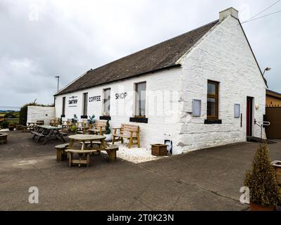 Lo Smithy è una caffetteria in cui sono ammessi cani con una grande personalità, situata in una posizione comoda all'ingresso del Burns Country sulla A77, Sandyford Toll by Ay Foto Stock