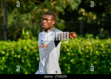 Swansea, Galles. 7 ottobre 2023. Richard Faakye di Swansea City durante la partita di Premier League Cup tra Swansea City Under 21 e Brighton & Hove Albion Under 21 alla Swansea City Academy di Swansea, Galles, Regno Unito, il 7 ottobre 2023. Crediti: Duncan Thomas/Majestic Media/Alamy Live News. Foto Stock