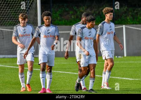 Swansea, Galles. 7 ottobre 2023. Giocatori dello Swansea City durante la partita di Premier League Cup tra Swansea City Under 21 e Brighton & Hove Albion Under 21 alla Swansea City Academy di Swansea, Galles, Regno Unito, il 7 ottobre 2023. Crediti: Duncan Thomas/Majestic Media/Alamy Live News. Foto Stock