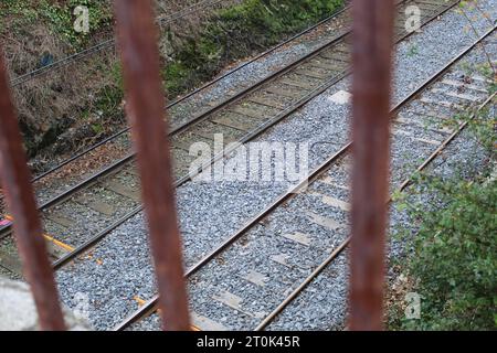 Una foto del binario del treno DART a Dublino, Irlanda. Foto Stock