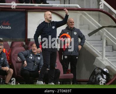 Edimburgo, Regno Unito. 7 ottobre 2023. Scottish Premiership - Heart of Midlothian FC V Hibernian FC iptcyear2}Steven Naismith, manager del 1007 Hearts, mentre Hearts affronta i rivali della città Hibs nella Scottish Premiership al Tynecastle Stadium di Edimburgo, Regno Unito credito: Ian Jacobs/Alamy Live News Foto Stock