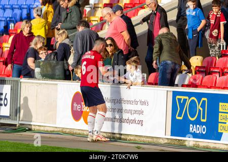 York, Regno Unito, 7 ottobre 2023, Paddy McLaughlin firma autografi, Credit: Aaron Badkin/Alamy Live News Foto Stock