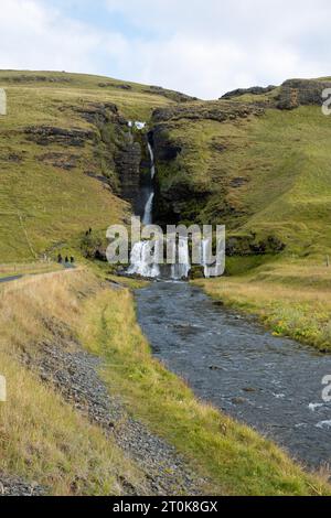 Gluggafoss - Window Falls - conosciuta anche come Merkjarfoss vicino a Hvolsvollur, Islanda nella soleggiata mattinata autunnale. Foto Stock