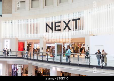 Next negozio di abbigliamento e articoli per la casa nel centro di Manchester Arndale, Inghilterra, Regno Unito, Next è uno dei più grandi e popolari rivenditori britannici, 2023. Foto Stock