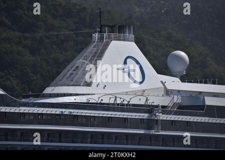 Roseau, Dominica - 9 gennaio 2023 - MS Riviera, una nave da crociera Oceania ormeggiata nella capitale Dominica. Foto Stock