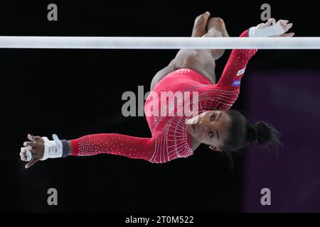 Anversa, Belgio. 7 ottobre 2023. Simone Biles degli Stati Uniti reagisce dopo la finale femminile Uneven Bars dei Campionati mondiali di ginnastica Artistica 2023 ad Anversa, Belgio, 7 ottobre 2023. Crediti: Zheng Huansong/Xinhua/Alamy Live News Foto Stock