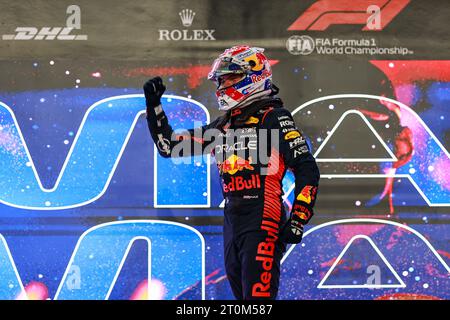 Doha, Qatar. 7 ottobre 2023. Il pilota della Red Bull Racing Max Verstappen festeggia dopo il Gran Premio di Formula uno Qatar Sprint tenutosi a Doha, in Qatar, il 7 ottobre 2023. Crediti: Qian Jun/Xinhua/Alamy Live News Foto Stock