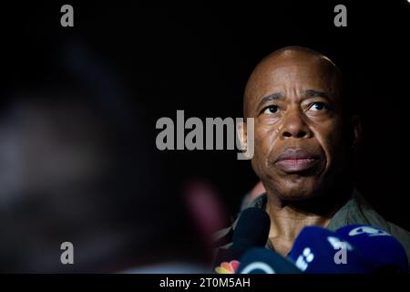 Bogotà, Colombia. 7 ottobre 2023. Il sindaco di New York Eric Adams parla durante una conferenza stampa a Bogotà, in Colombia, il 7 ottobre 2023. Il sindaco Eric Adams ha visitato prima lo stesso giorno il Darien Gap. Foto di: Chepa Beltran/Long Visual Press Credit: Long Visual Press/Alamy Live News Foto Stock