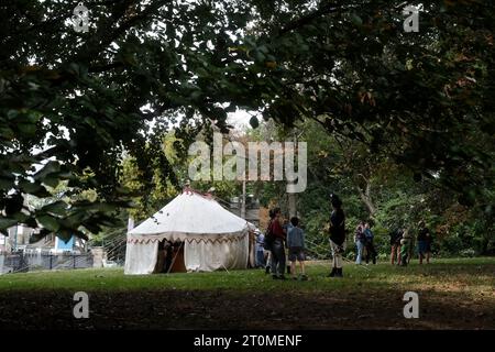 Philadelphia, Stati Uniti. 7 ottobre 2023. Il rivoluzionario Germantown Festival commemora il 246° anniversario della battaglia di Germantown, sul terreno di Cliveden, a Filadelfia nord-occidentale, PA, USA, il 7 ottobre 2023. (Foto di Bastiaan Slabbers/NurPhoto) credito: NurPhoto SRL/Alamy Live News Foto Stock