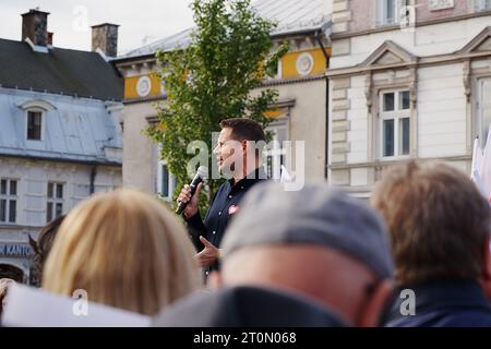 BIELSKO-BIALA, POLONIA - 7 OTTOBRE 2023: Il sindaco di Varsavia, Rafal Trzaskowski della Coalizione Civica, ha fatto campagna elettorale per le elezioni parlamentari polacche. Foto Stock