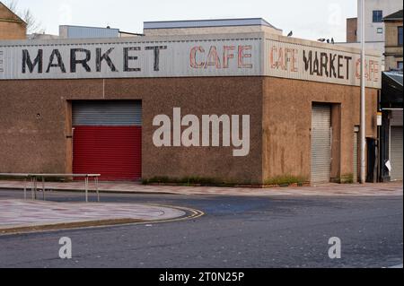Glasgow, Scozia, Regno Unito, 19 marzo 2023, Market Cafe ha chiuso gli affari durante la recessione economica a Glasgow Foto Stock