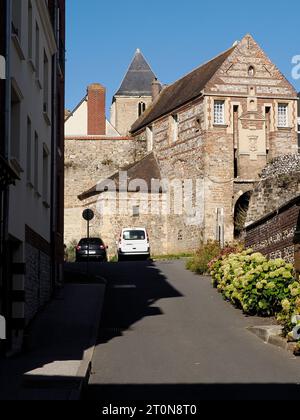 Porte de Nevers dal centro di Saint Valery sur somme, è un comune del dipartimento della somme, è un porto marittimo e resort sulla riva sud della somme Foto Stock