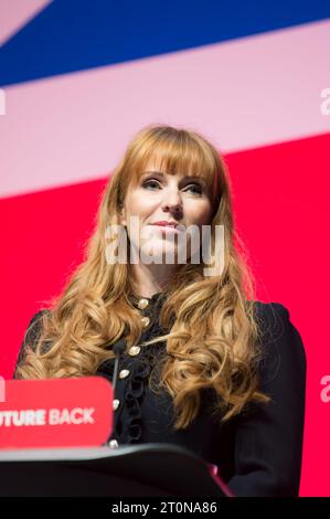 Liverpool, Regno Unito. 8 ottobre 2023. Angela Rayner Vice partito laburista tiene il suo discorso il giorno di apertura della conferenza del partito laburista a Liverpool. (Terry Scott/SPP) credito: SPP Sport Press Photo. /Alamy Live News Foto Stock