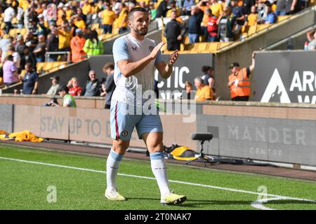 Wolverhampton domenica 8 ottobre 2023. JohnÊMcGinn dell'Aston Villa applaude i suoi tifosi durante la partita di Premier League tra Wolverhampton Wanderers e Aston Villa a Molineux, Wolverhampton domenica 8 ottobre 2023. (Foto: Jon Hobley | mi News) crediti: MI News & Sport /Alamy Live News Foto Stock