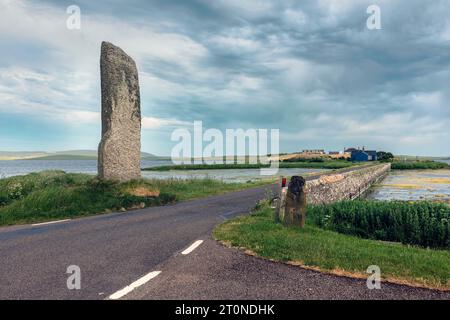 Le pietre di Stenness sono i resti di un grande cerchio di pietre su un antico sito cerimoniale nelle Orcadi, in Scozia. Foto Stock