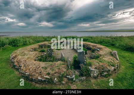 Insediamento neolitico Barnhouse vicino alle pietre di Stenness nelle Orcadi, in Scozia. Foto Stock