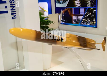 Proiettili anticarro guidati da GPS, esposti alla fiera militare di Belgrado, Serbia Foto Stock