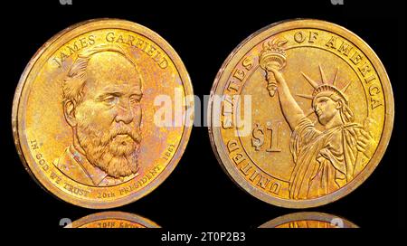 2011 moneta presidenziale da 1 dollaro con il ventesimo presidente degli Stati Uniti d'America James Garfield. Il disegno inverso è la Statua della libertà Foto Stock