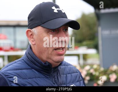 L'allenatore, Martin Hassett viene intervistato dopo Magic Charm, ha vinto l'Ornella Underwriting Ltd equine and Bloodstock Insurance Apprentice handicap durante il primo giorno del Festival d'autunno all'ippodromo di Curragh nella contea di Kildare, Irlanda. Data immagine: Sabato 23 settembre 2023. Foto Stock