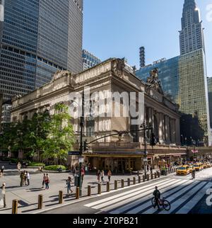 GRAND CENTRAL TERMINAL, NEW YORK, USA, - 17 SETTEMBRE 2023. Uno skyline cittadino dell'esterno dell'edificio del terminal Grand Central, entrata in e Foto Stock