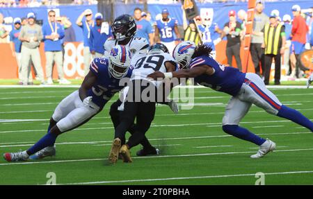 Londra, Regno Unito. 8 ottobre 2023. Il wide receiver dei Jacksonville Jaguars Jamal Agnew corre con il football durante la partita contro i Buffalo Bills nella gara delle NFL International Series a White Hart Lane a Londra domenica 8 ottobre 2023. I Jaguars batterono i Bills 25-20. Foto di Hugo Philpott/UPI credito: UPI/Alamy Live News Foto Stock