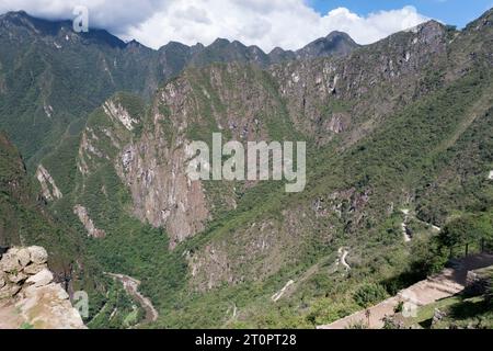 Vista delle rovine di Machu Picchu nelle Ande del Perù Foto Stock